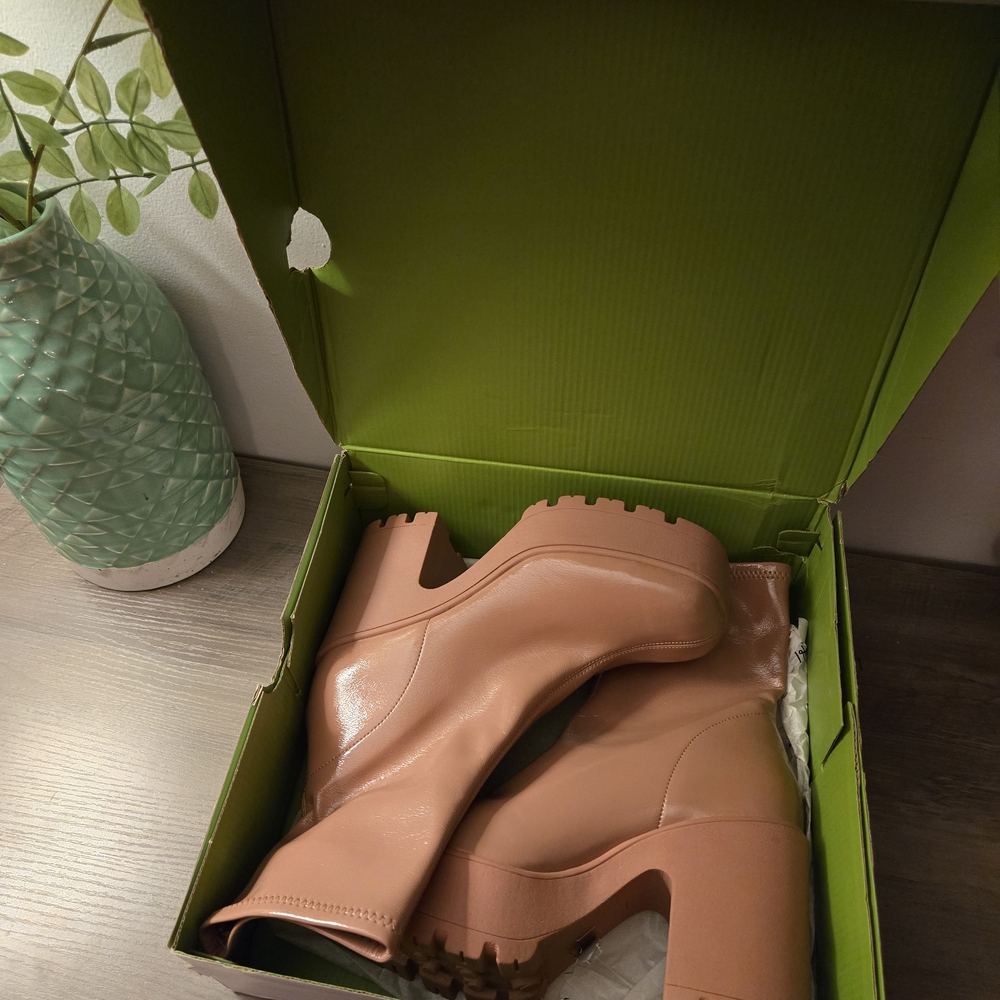Call It Spring Women's Peach Heeled 'NATHALI' Boots